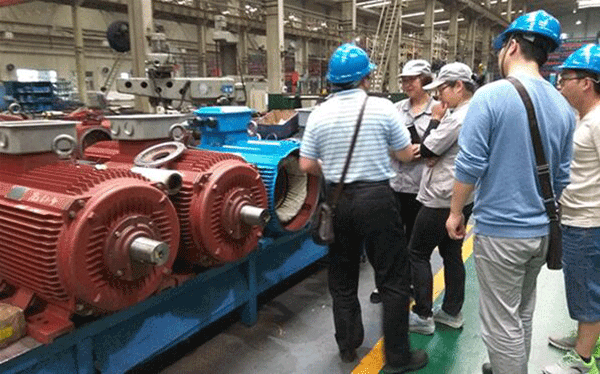 西安泰富西瑪電機(jī)開展安全月安全生產(chǎn)大檢查。