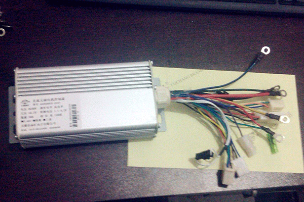 Z2直流電機(jī)控制器的安裝過(guò)程分享。